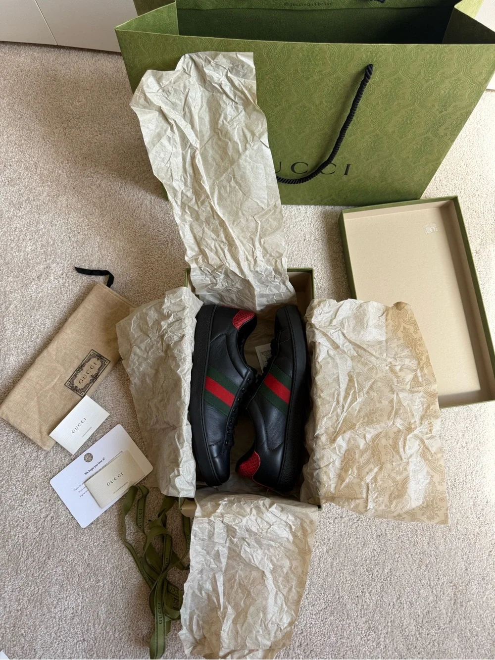 Gucci Black Leather Low-Top Sneakers with Red & Green Web